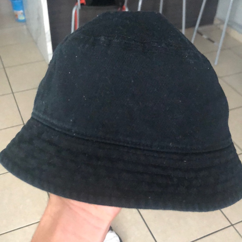 Bucket hat